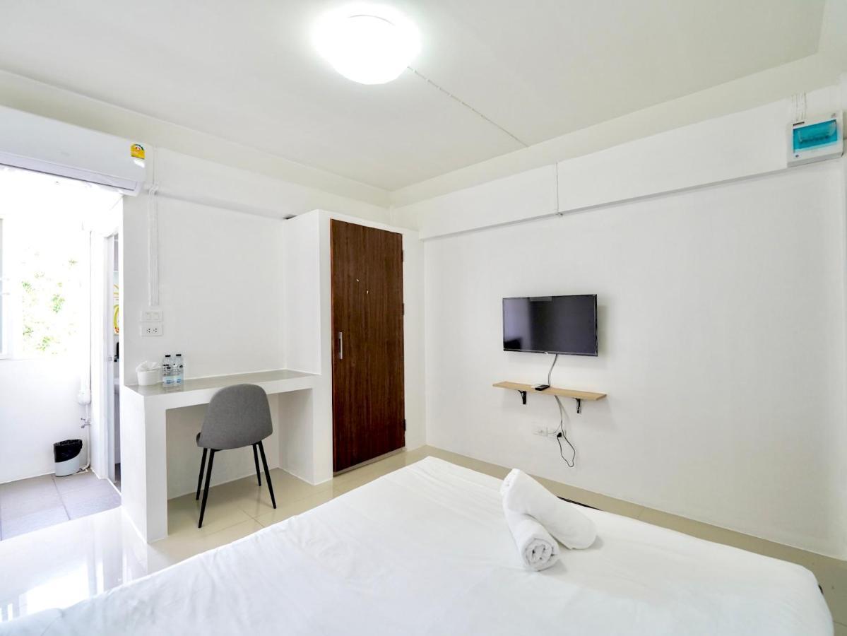Roomquest Suvarnabhumi Ladkrabang 42 Bangkok Esterno foto