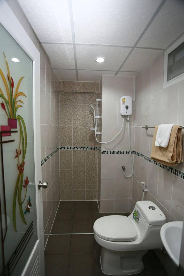 Roomquest Suvarnabhumi Ladkrabang 42 Bangkok Esterno foto